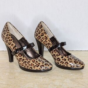 Sofft Rieta Leopard Print Shiny Patent Leather Cushioned Platform Heel Size 6